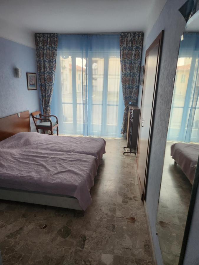 Big Apart 140M2 5Min Walk To Beach Sea &Promenade 3 Double Rooms,Big Living Room 42M2, 3 Showers,9 Beds, Free Parking ニース エクステリア 写真